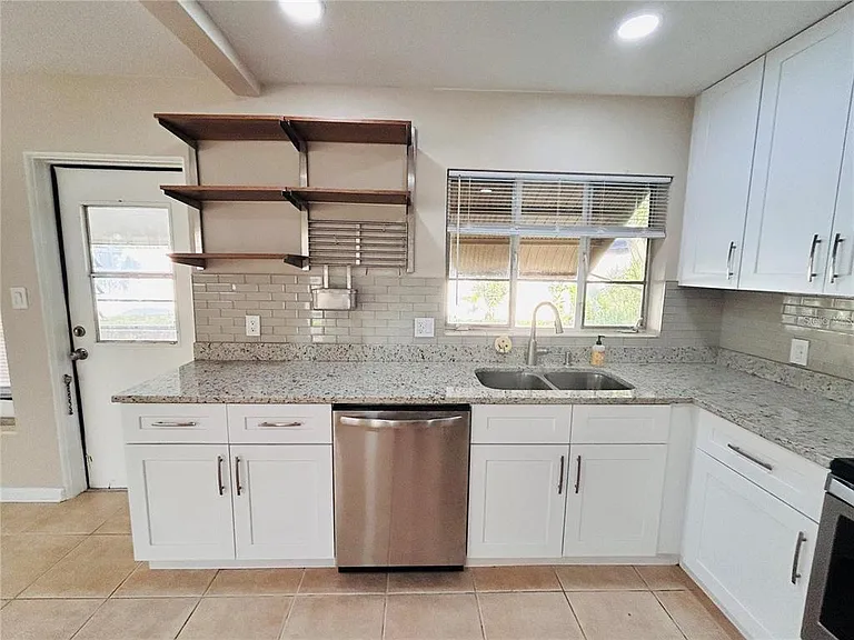 641 S Lakemont Ave — Photo 5
