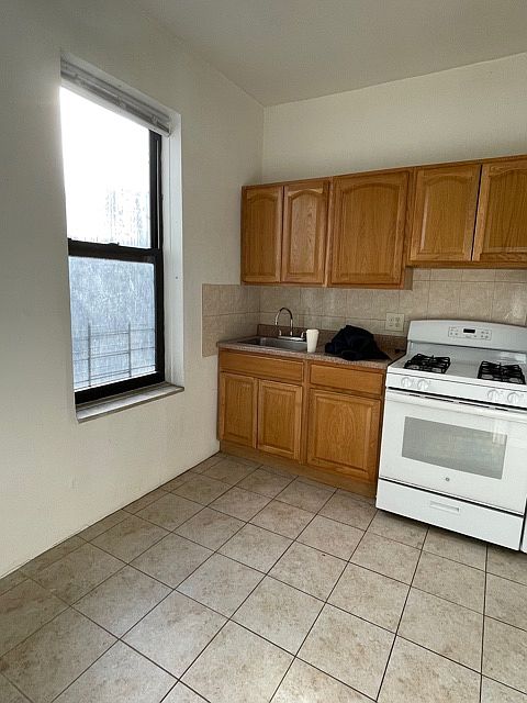2nd image of 31-32 32nd St #3B