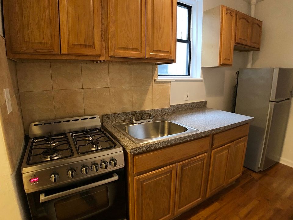 2nd image of 35 Morningside Ave APT 54