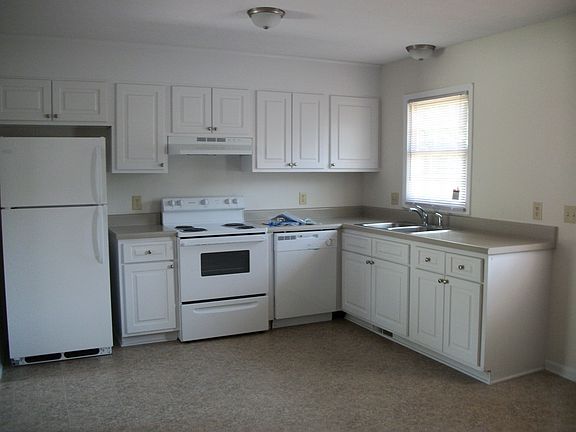 4th image of 102 Maplewood Ct #B