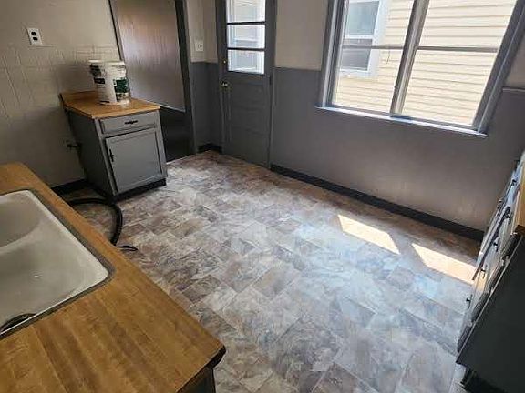 4th image of 360 Longnecker St #1