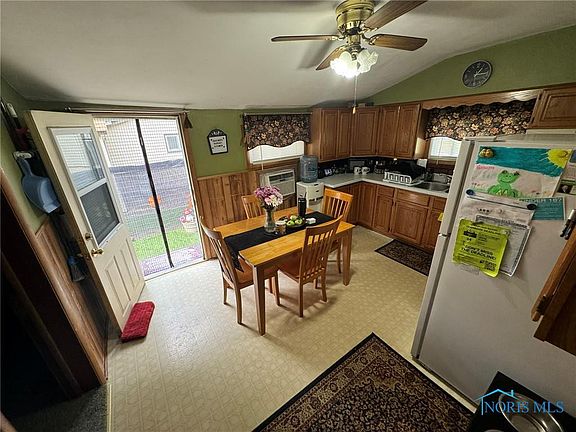5th image of 301 W Mulberry St