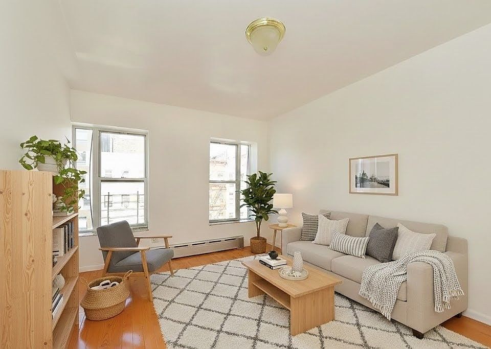 1st image of 1993 3rd Ave APT 4F