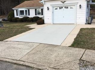 10 Saint Francois Ct, Toms River, NJ 08757