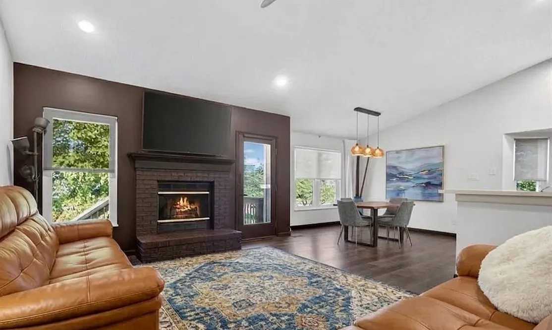 4 bed, 2380 sqft, $2,850 — Photo 2