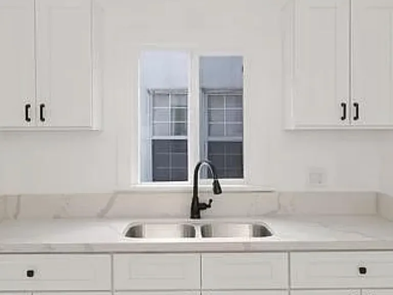 2233 S Cloverdale Ave — Photo 5