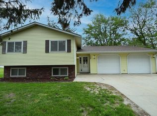 709 1st Ave NW, Pine Island, MN 55963