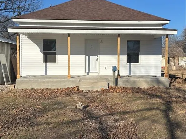 414 E 3rd St, Cherryvale, KS 67335