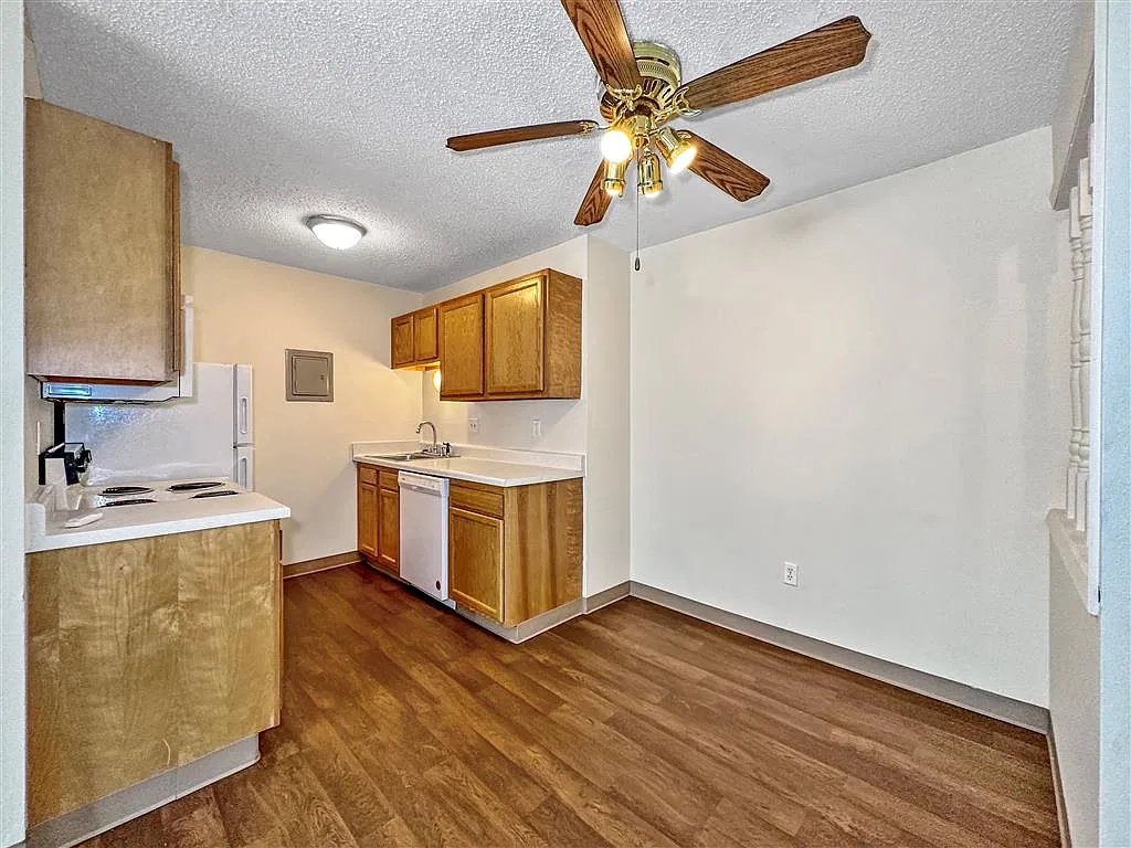 Foxwood Apartments — Photo 4