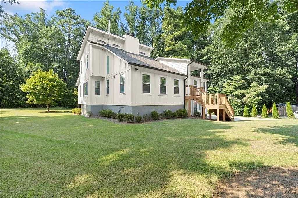 4 bed, 2.0 bath, 1660 sqft, $2,950 — Photo 2