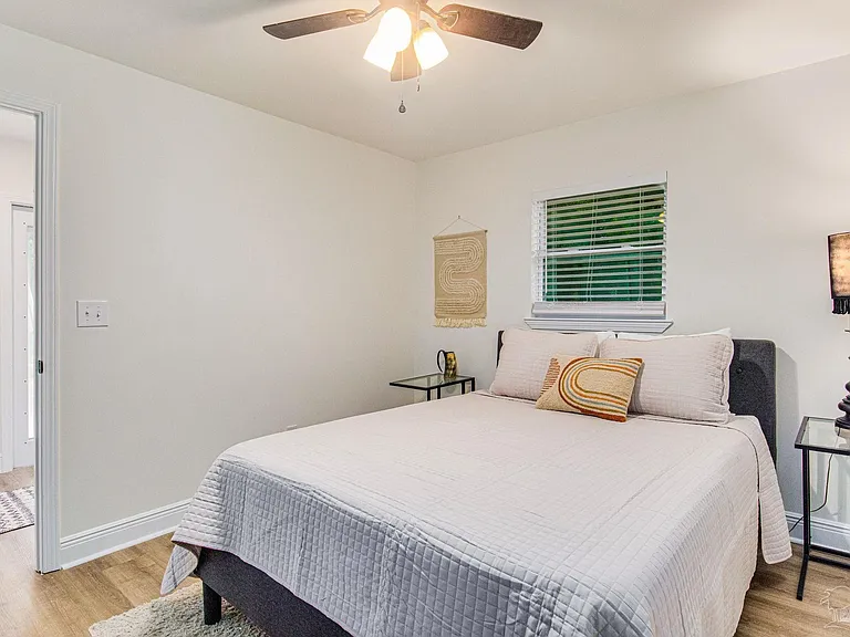 814 W Gonzalez St — Photo 14