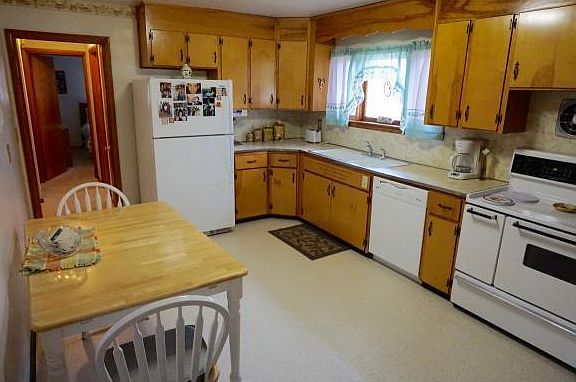 5th image of 66 Kendall Ave