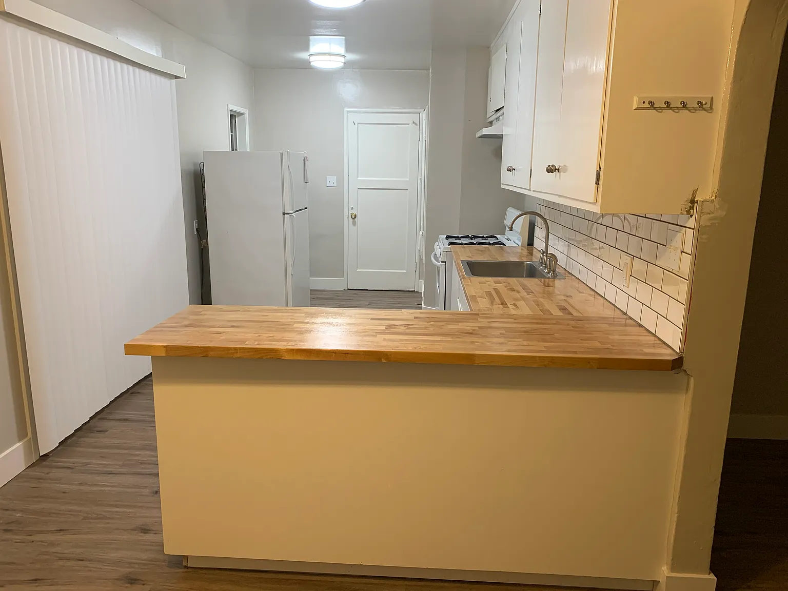 2 bed, 925 sqft, $2,300 — Photo 3
