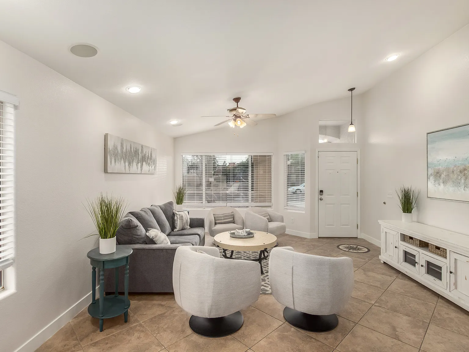 4050 E Orion St — Photo 4