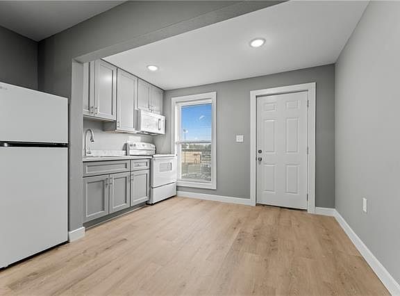 3rd image of 103 N Scanlan St APT 2