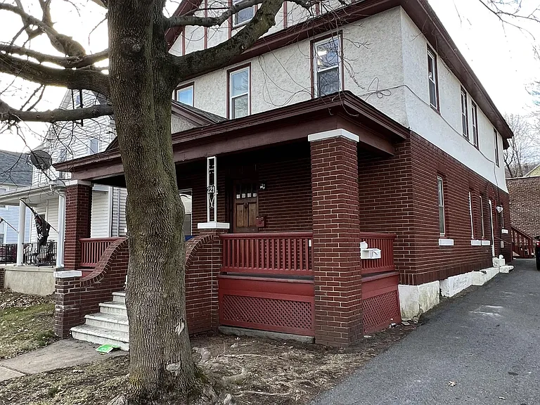 221 3rd St #3 — Photo 2