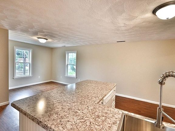 5th image of 36 Ashland St Unit B
