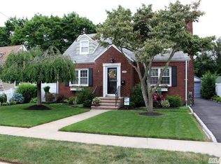 2460 Westlake Ave, Oceanside, NY 11572