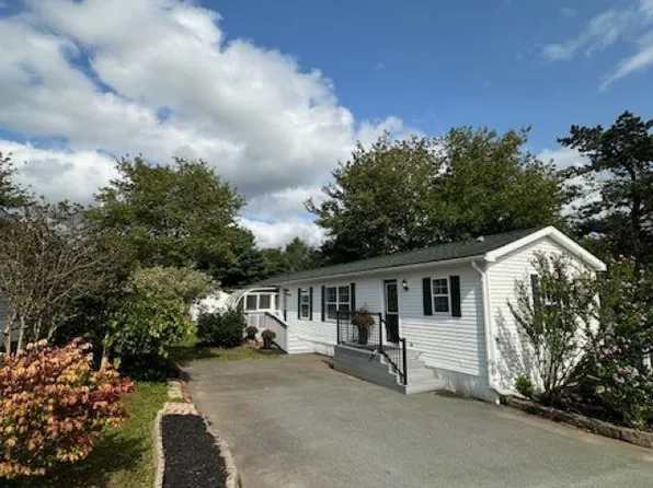 8 10th St, Lucasville, NS B4B 1R6