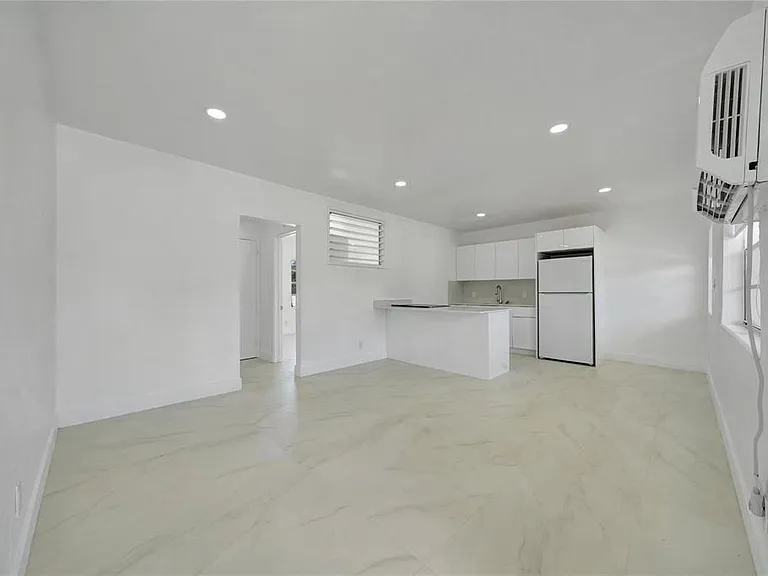 323 Elm St #7 — Photo 6