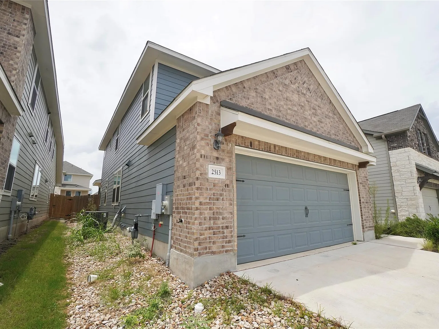 4 bed, 3.5 bath, 2298 sqft, $2,000 — Photo 2