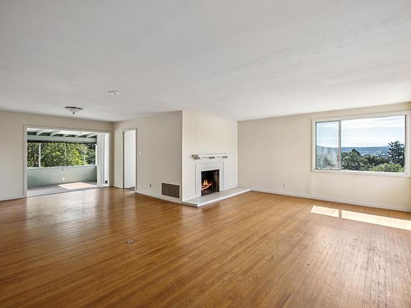 4th image of 129 Bretano Way