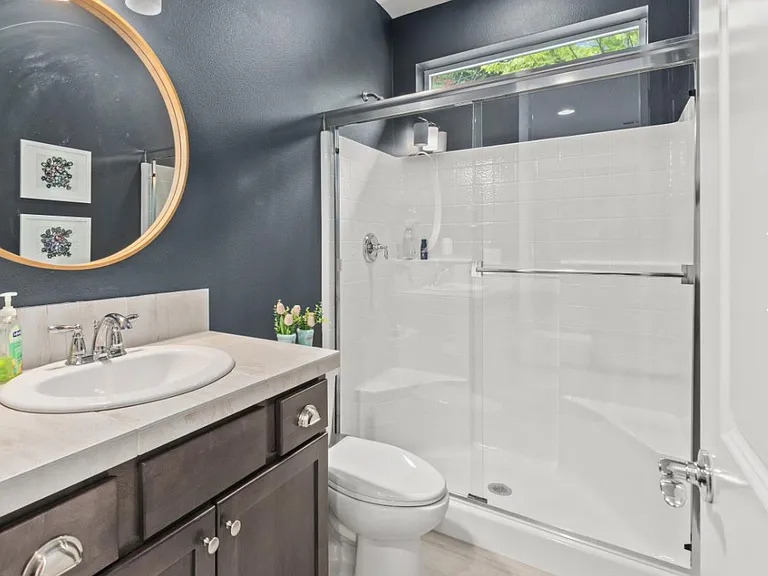 303 Vaughan Blvd NE — Photo 21