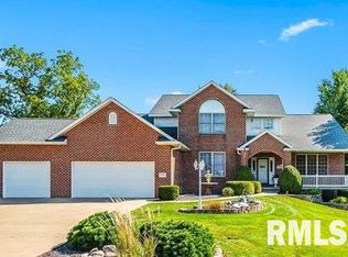 8210 W Coyote Creek Dr, Peoria, IL 61607