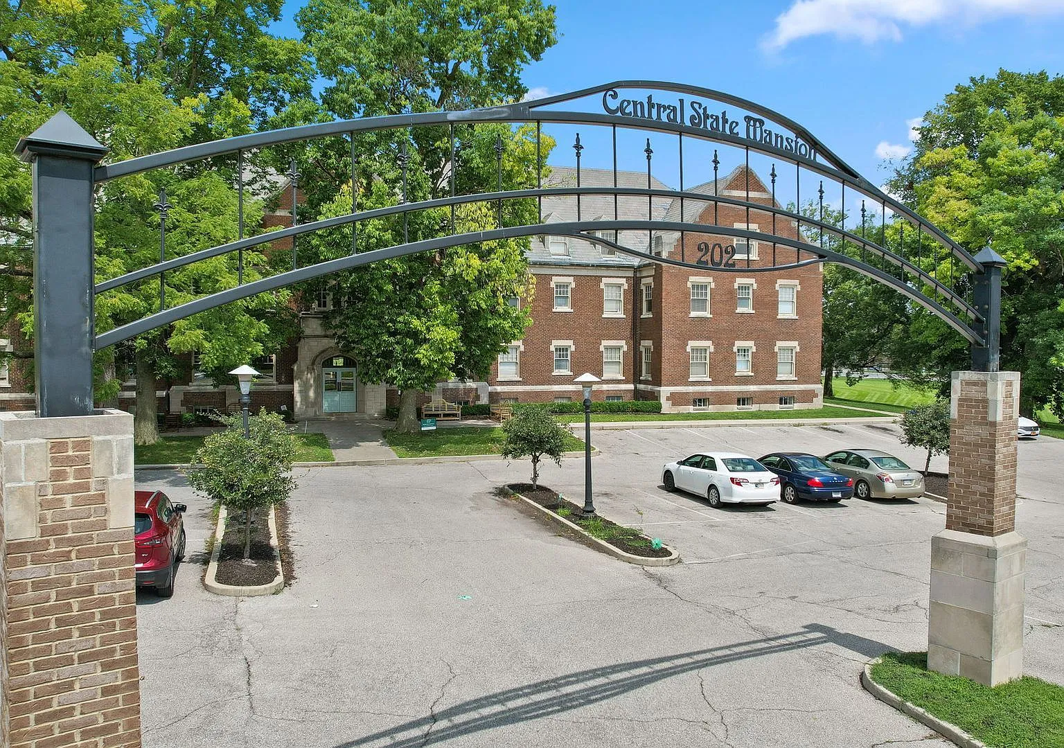 Central State Mansion — Photo 2