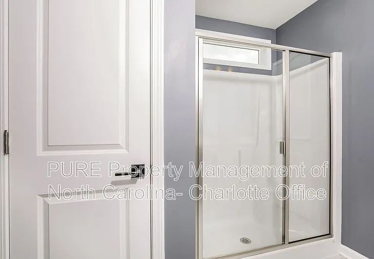 327 Silverleaf Dr — Photo 11