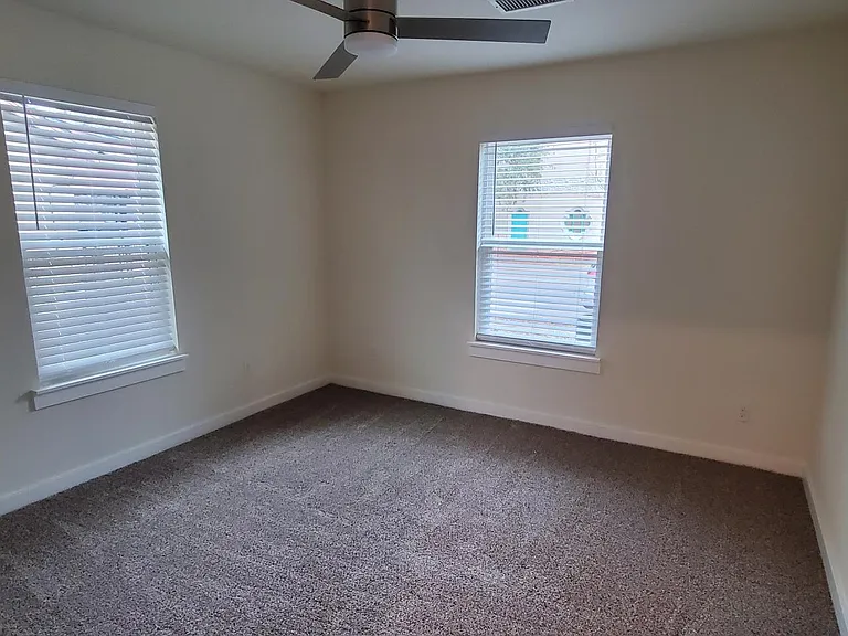 3203 N Winnetka Ave — Photo 15