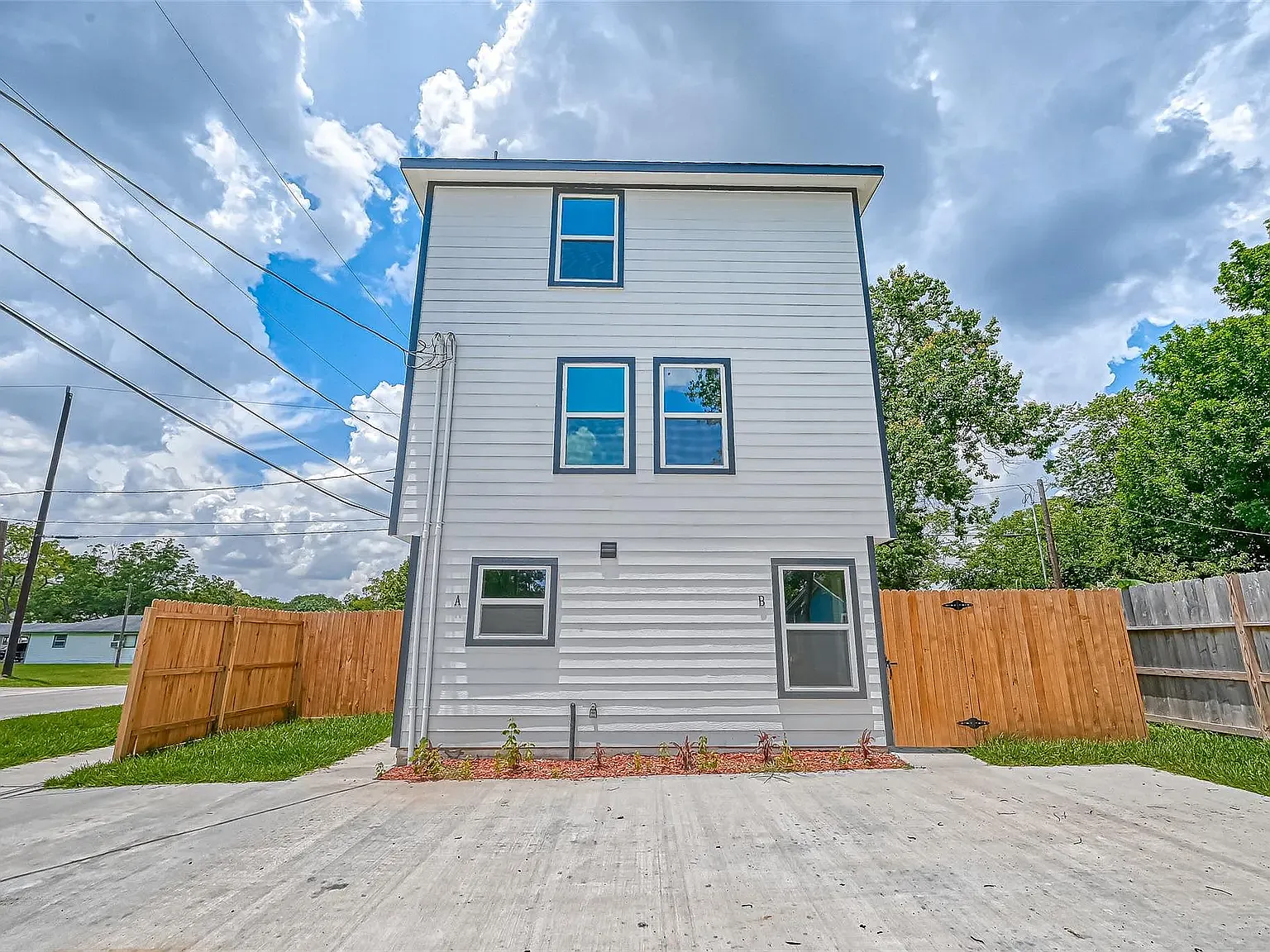 3 bed, 2444 sqft, $1,650 — Photo 1