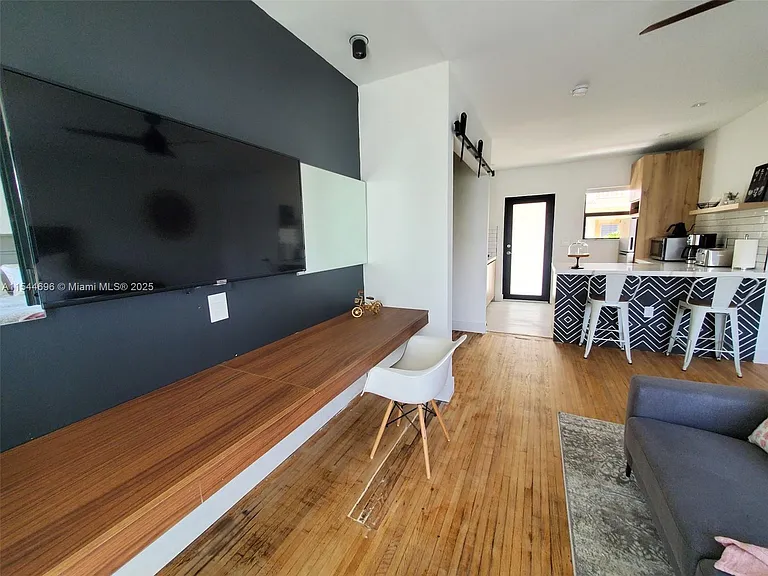 740 SW 9th St #2 — Photo 16