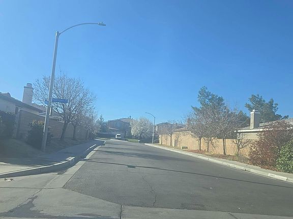 4th image of 5836 Paddington Dr