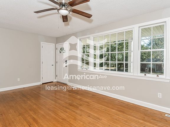 9362_003_wm_-_living_room_13288190.jpg