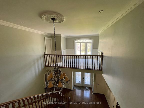 2nd image of 4 Willow Creek Dr