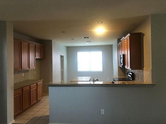 5th image of 15456 Yarberry Dr