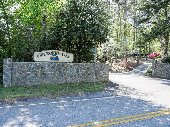 68 Cherokee Dr, Fair Play, SC 29643