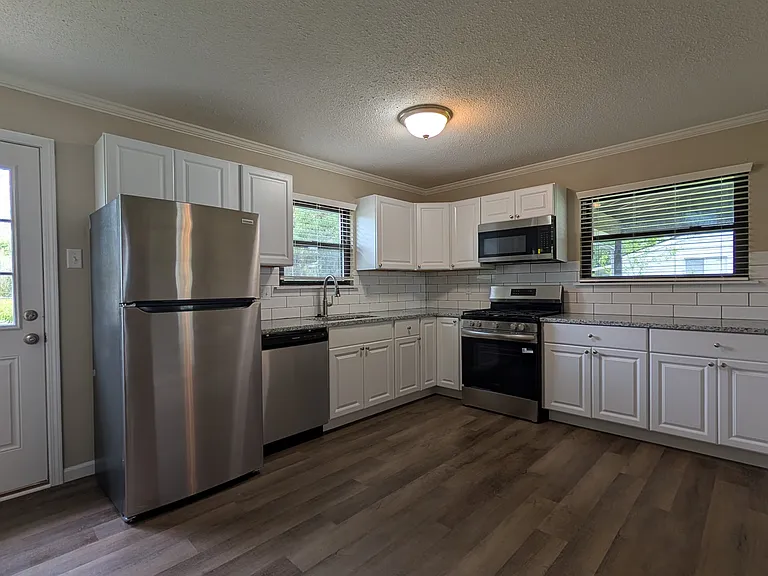 809 Jacobs Ln — Photo 6