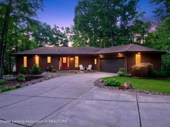 705 W Geneva Dr, Dewitt, MI 48820