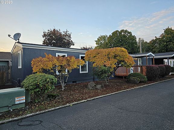 2nd image of 23140 NE Halsey St #8