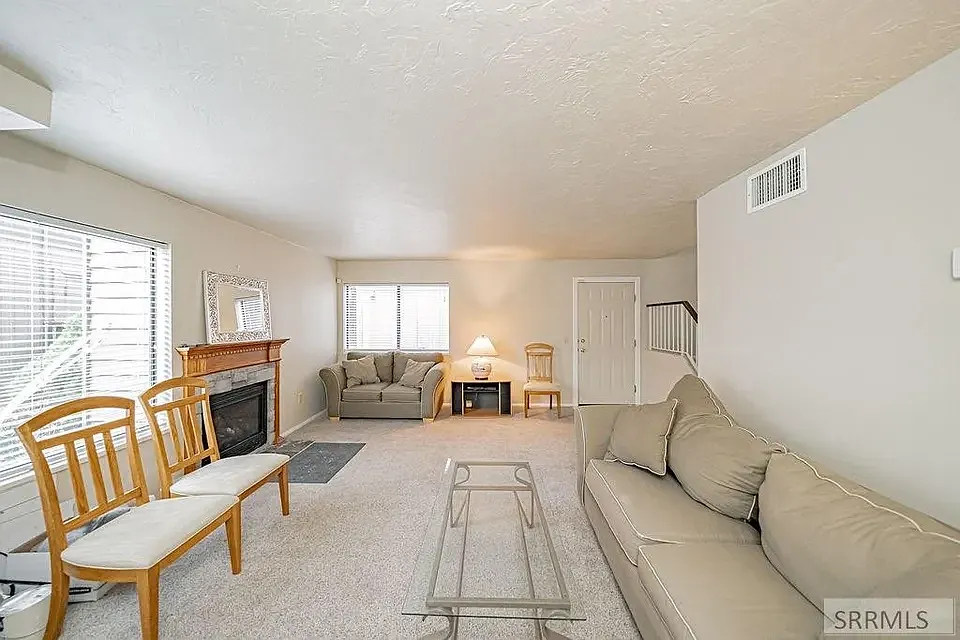 2 bed, 1050 sqft, $1,800 — Photo 4