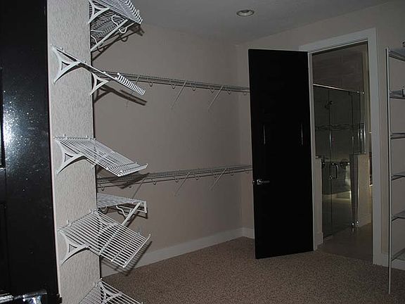 4th image of 411 Avalon Blvd
