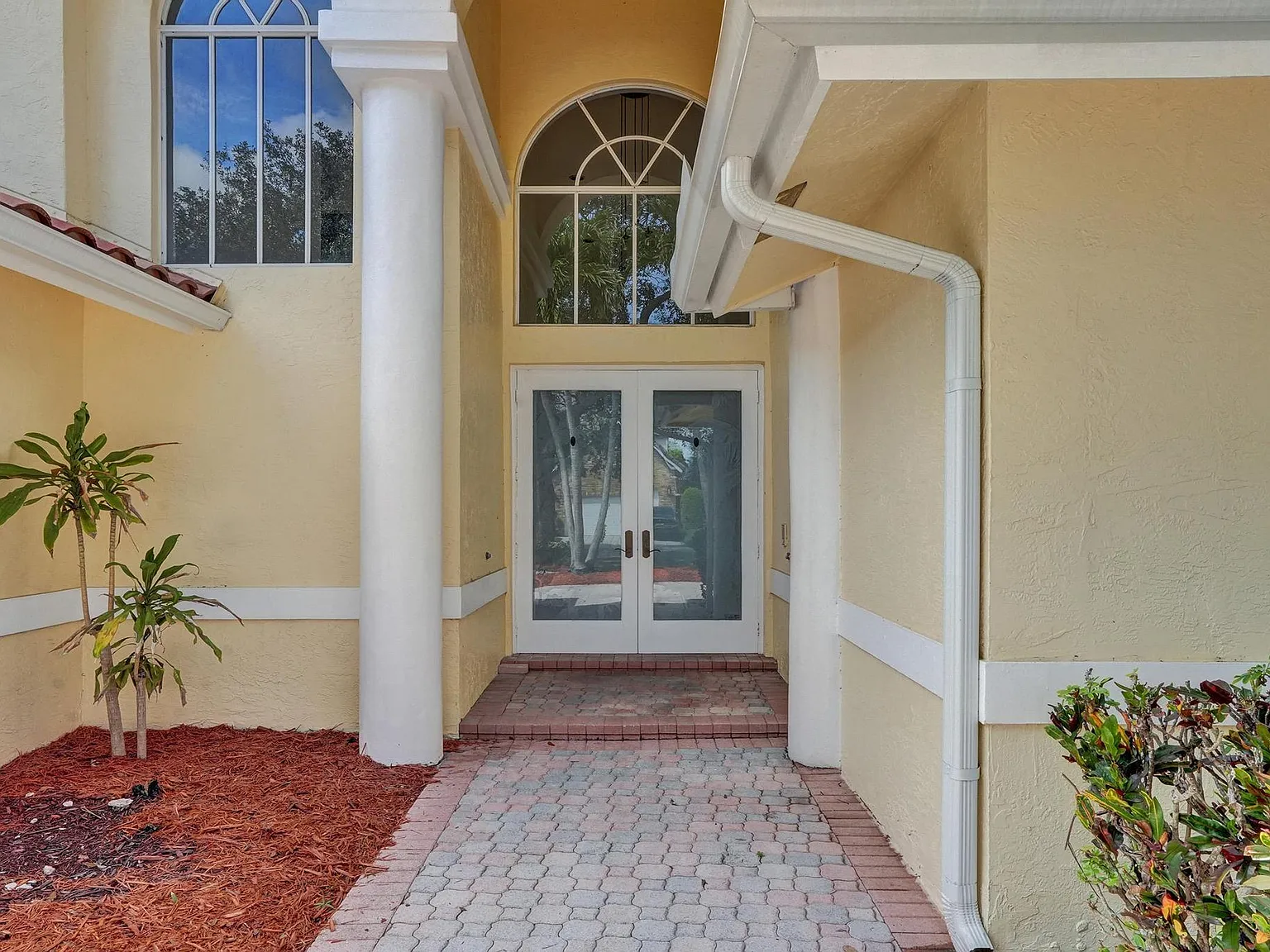 4 bed, 3.0 bath, 3287 sqft, $7,000 — Photo 4