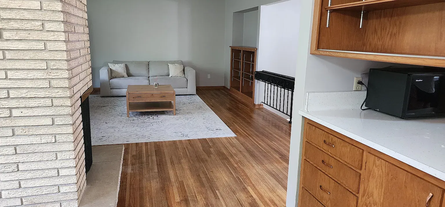 3 bed, 2.5 bath, 2500 sqft, $2,395 — Photo 4