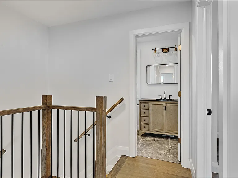 660 Hochelaga St — Photo 13