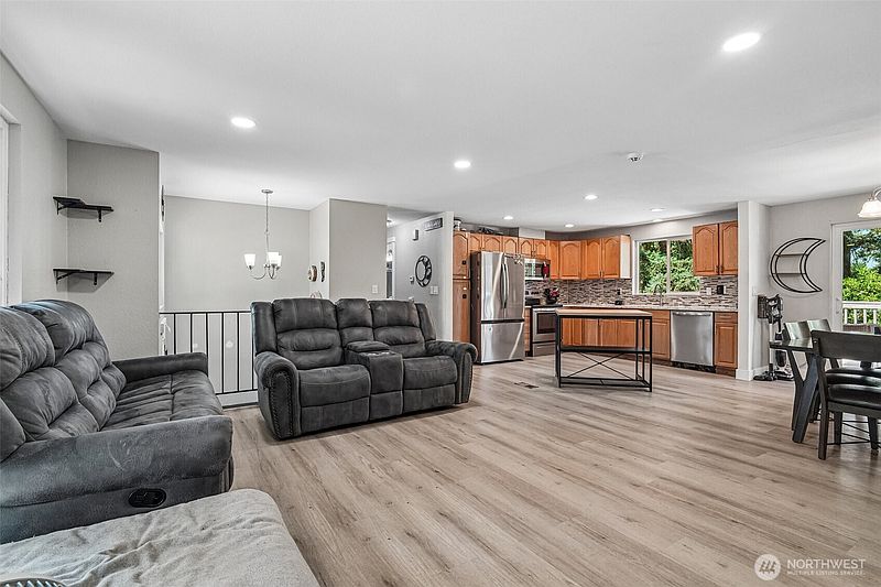 5th image of 1705 161st Street S