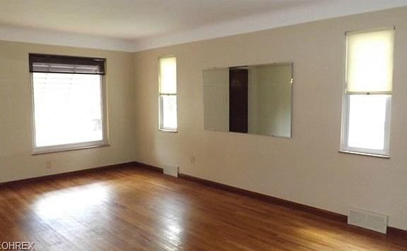4th image of 3722 W 169th St