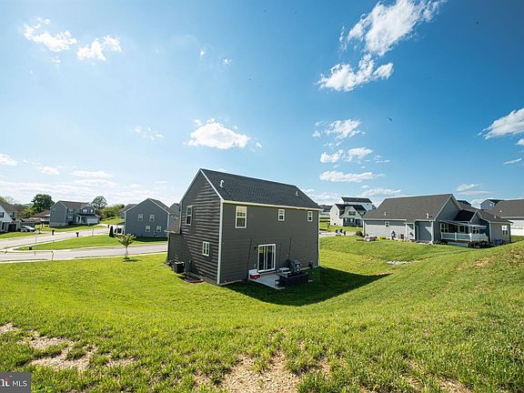 3rd image of 1090 Alder Ct