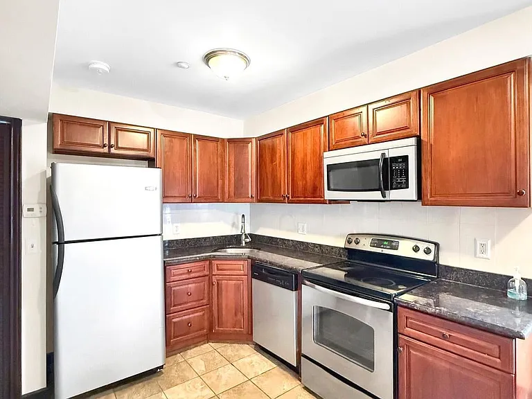 230 Market St #3 — Photo 9